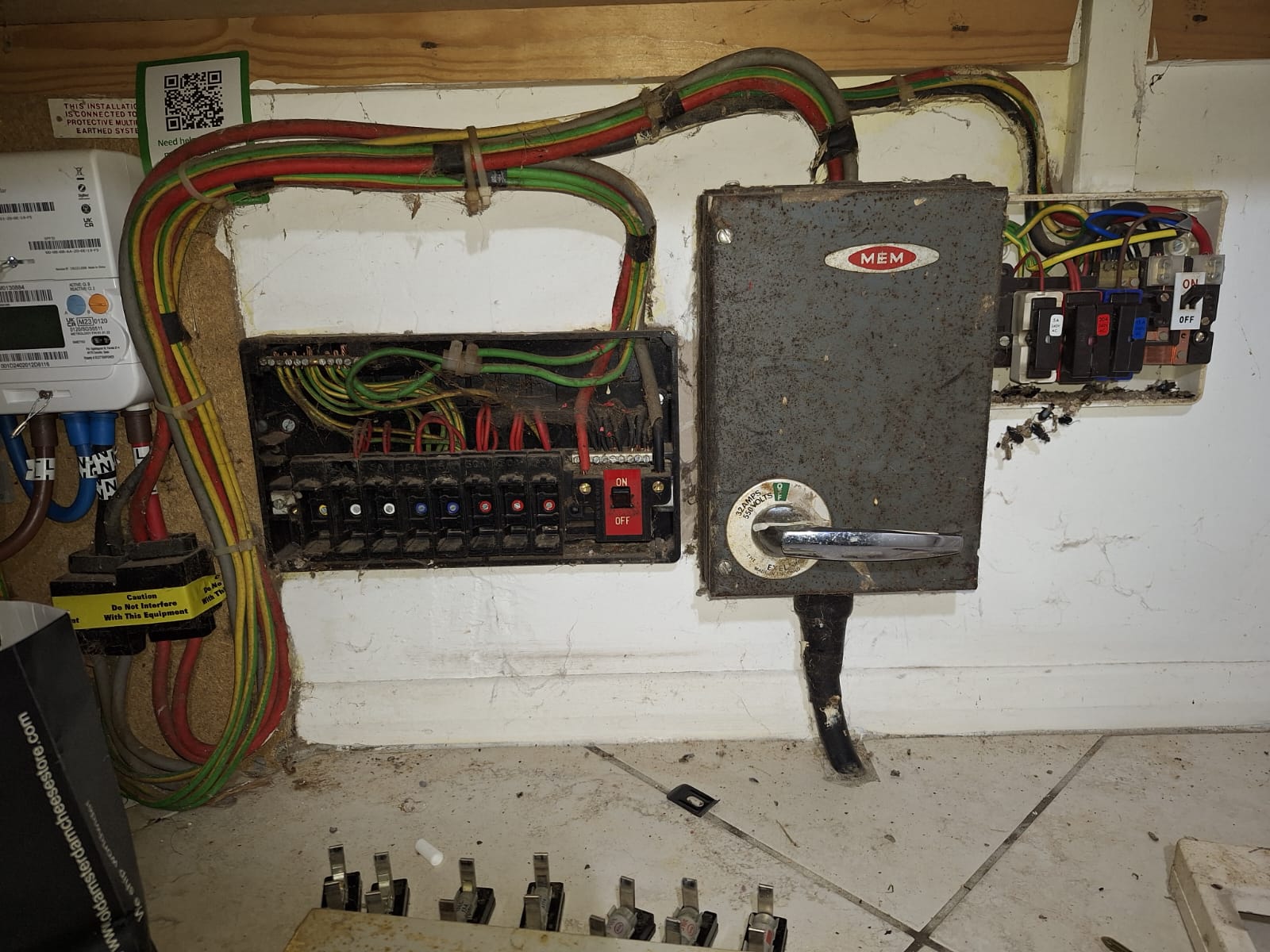 Old fuse board with outdated protection before being replaced